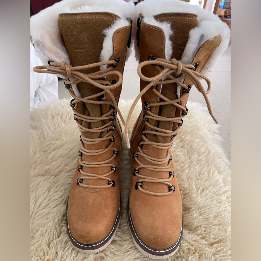Royal Canadian women’s boots, size 9, chestnut color